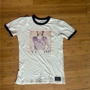 Taylor Swift official vintage 1989 concert ringer T-shirt xs